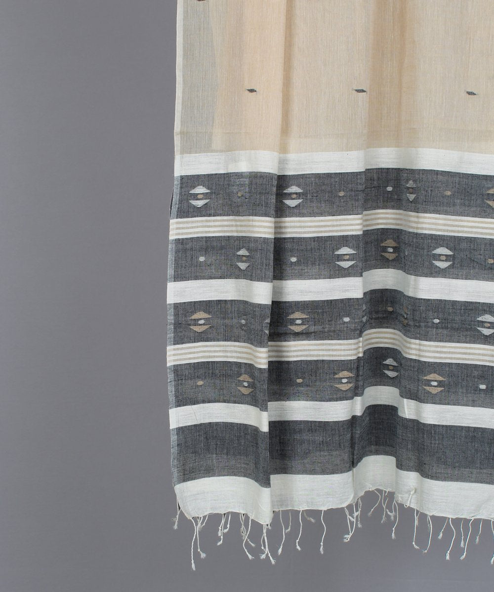 Beige muslin stole in traditional jamdani motif