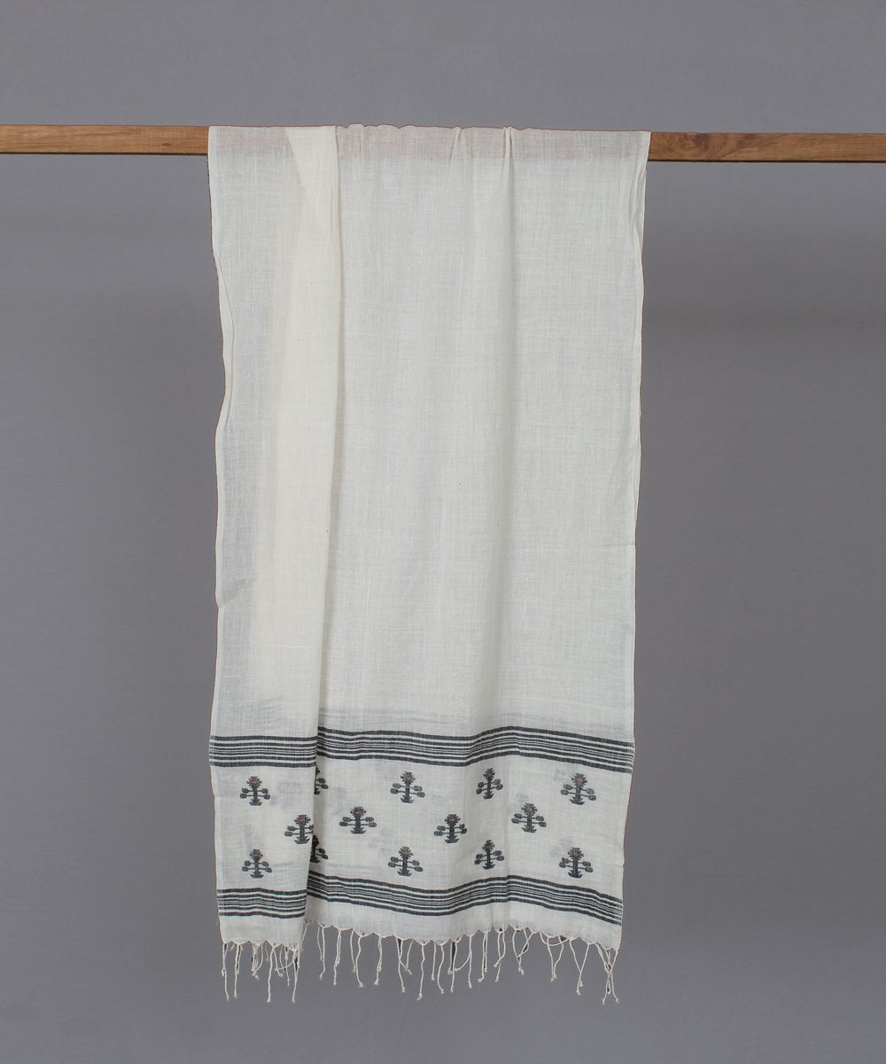 Natural white muslin stole in floral jamdani motif